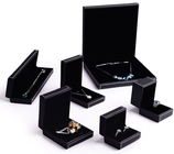 Joyeros de cuero de grabación en relieve de regalo del negro de cuero superficial de la caja para las mujeres
